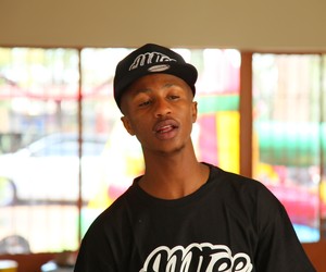 Emtee and crew host Christmas party